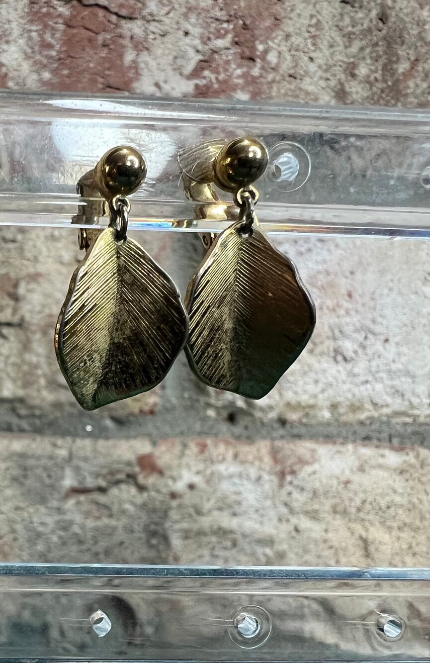 Trifari signed leaf gold tone clip earrings vintage
